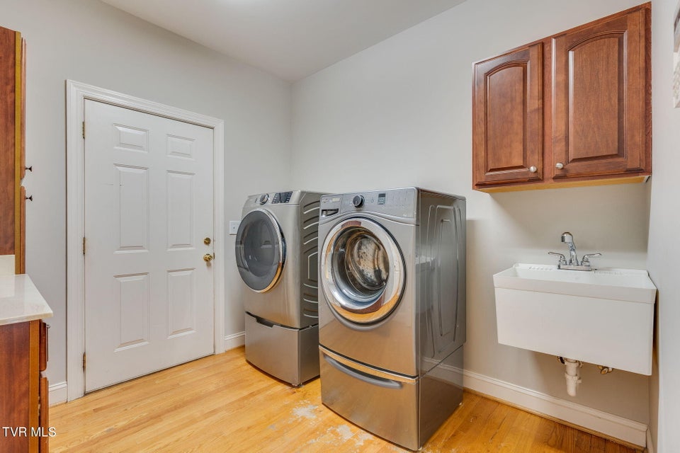 Photo #38: 3 Strawflower Place