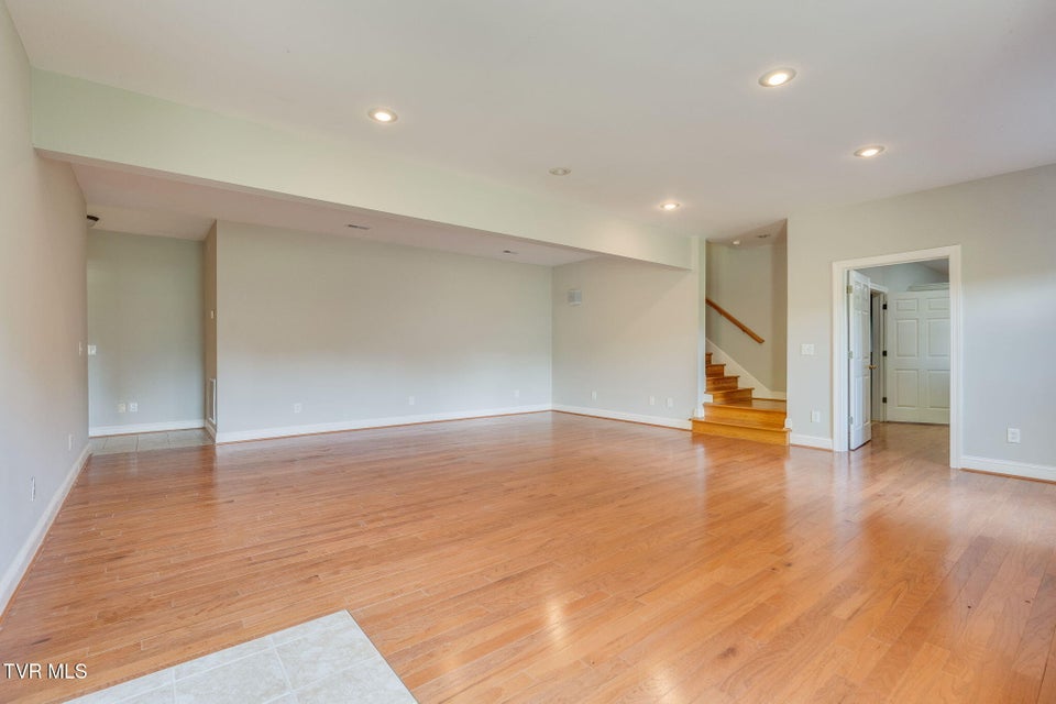 Photo #41: 3 Strawflower Place