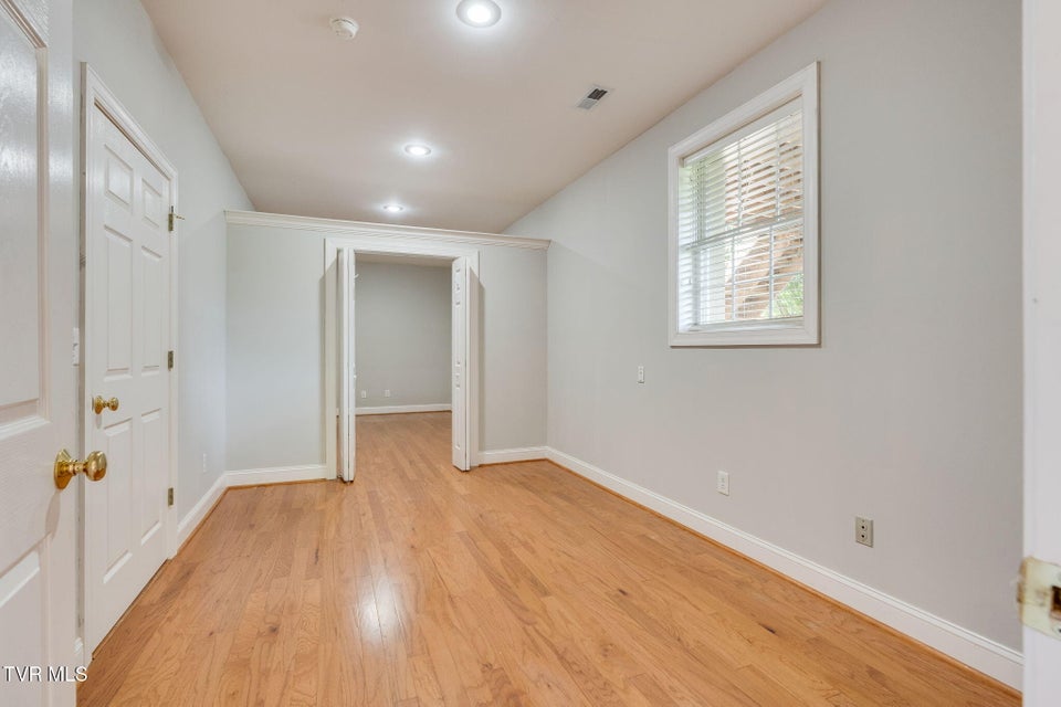 Photo #46: 3 Strawflower Place