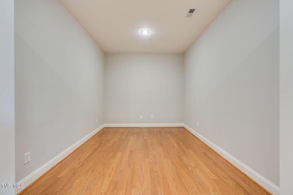 Photo #47: 3 Strawflower Place