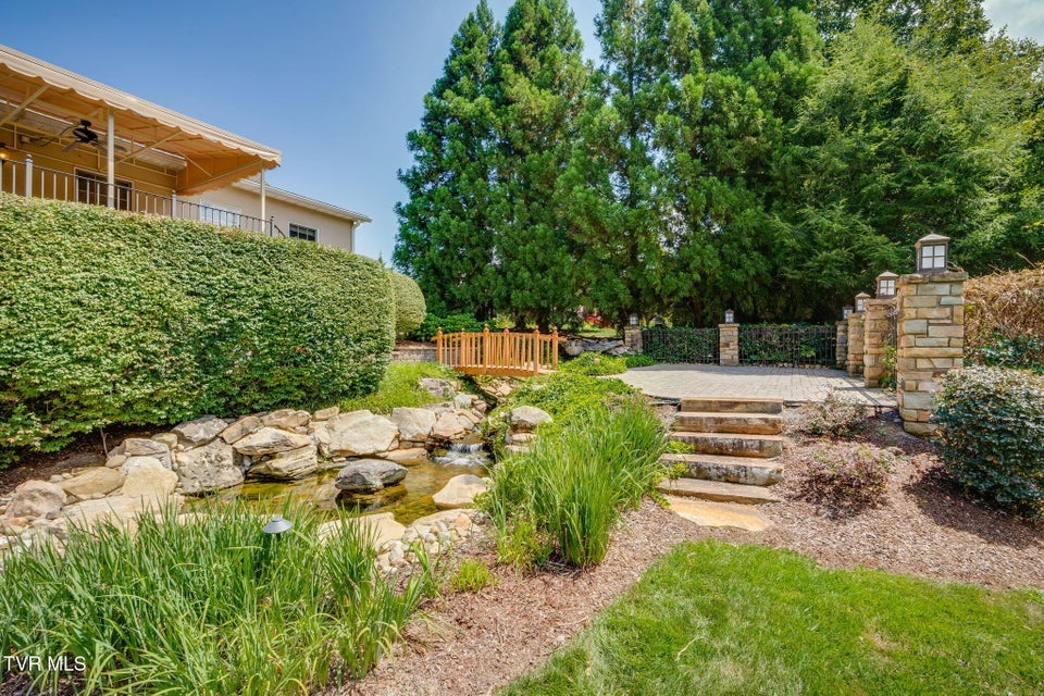 Photo #63: 3 Strawflower Place