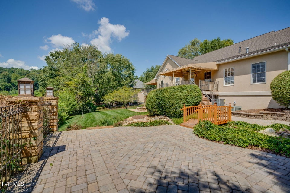 Photo #65: 3 Strawflower Place