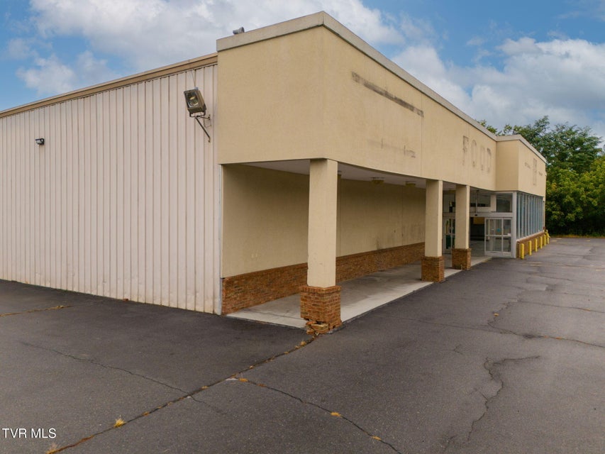 Photo #4: 510 Glade Street