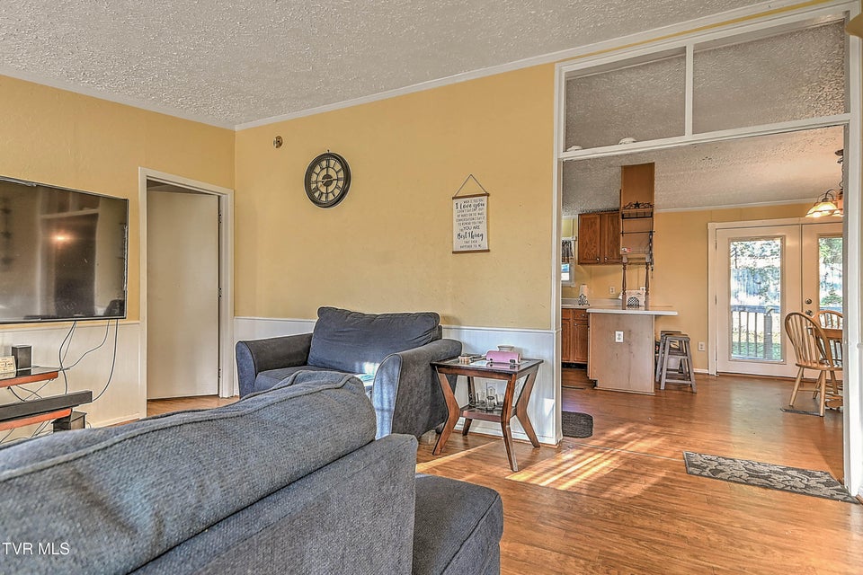 Photo #6: 919 Old Stage Road