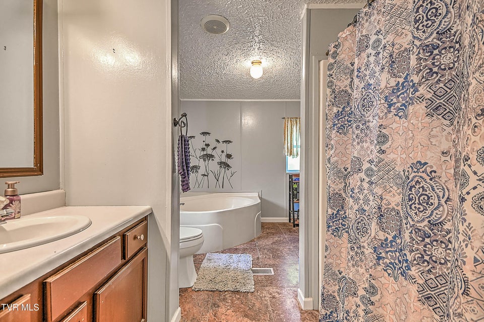 Photo #28: 919 Old Stage Road