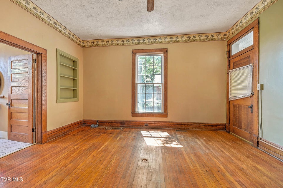 Photo #16: 501 Lindsey Street