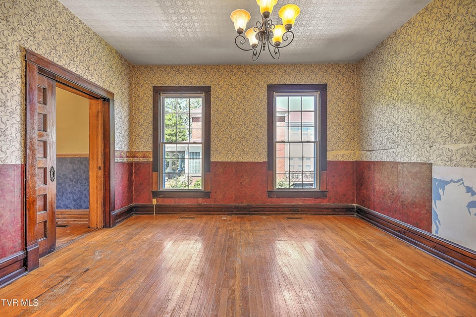Photo #29: 501 Lindsey Street