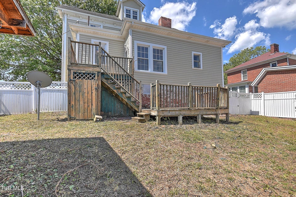 Photo #13: 501 Lindsey Street