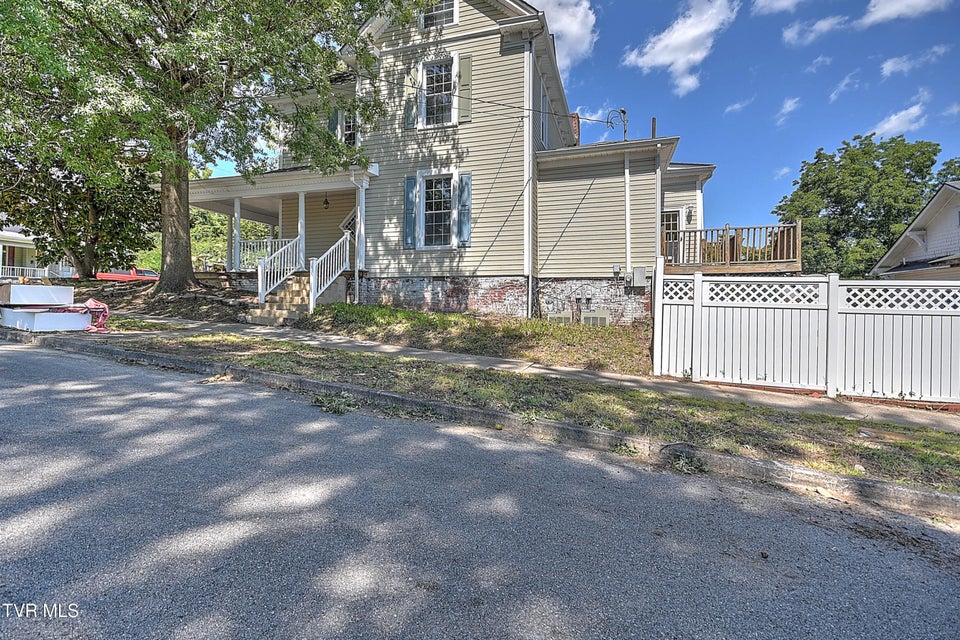 Photo #6: 501 Lindsey Street