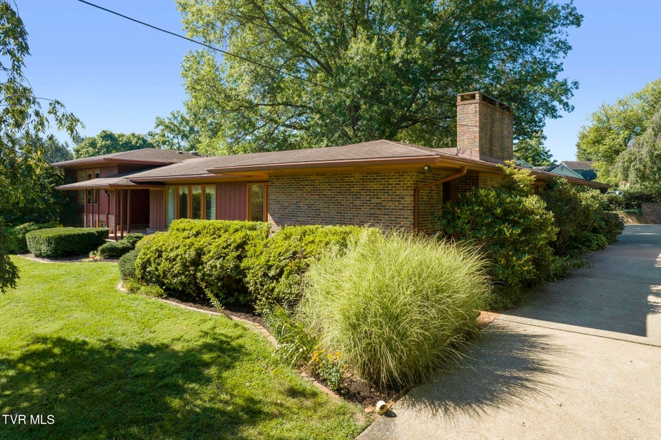 Photo #2: 909 Millercrest Drive