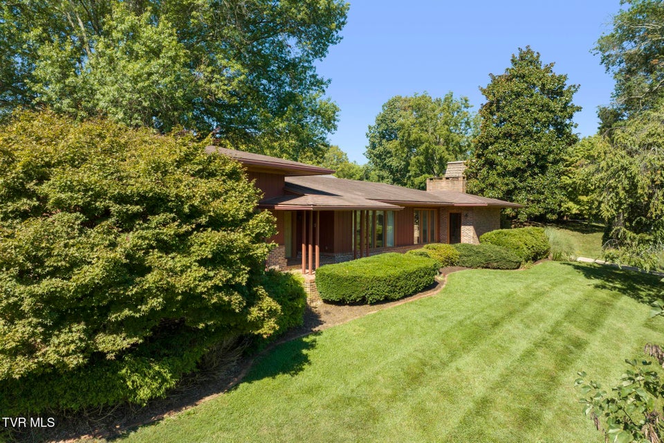 Photo #3: 909 Millercrest Drive