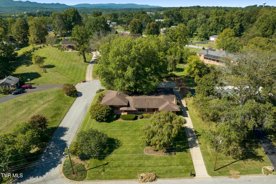 Photo #5: 909 Millercrest Drive