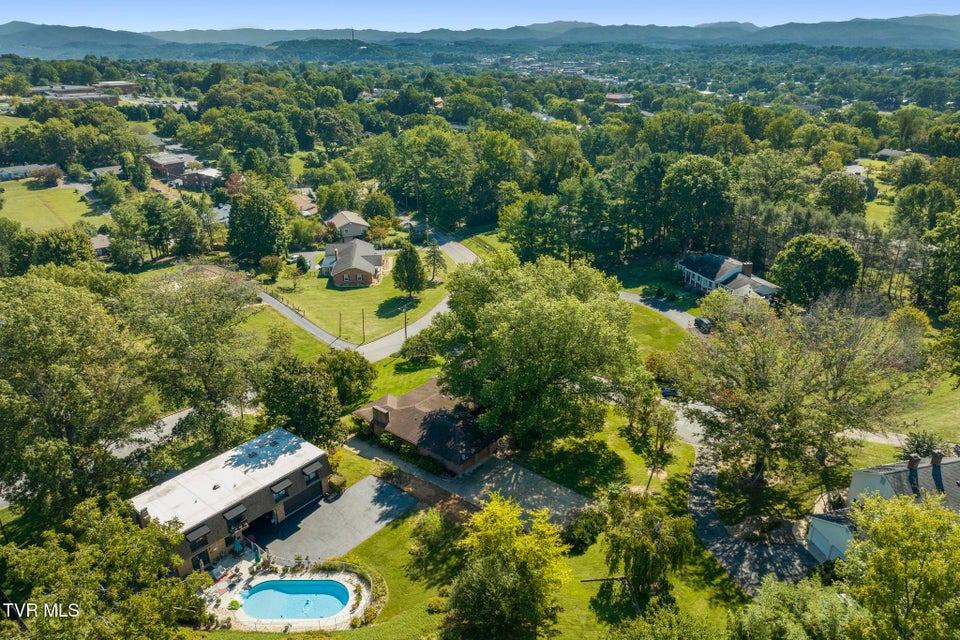 Photo #8: 909 Millercrest Drive