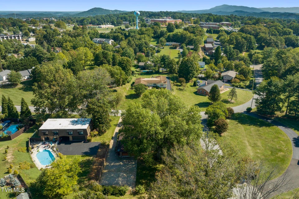 Photo #9: 909 Millercrest Drive