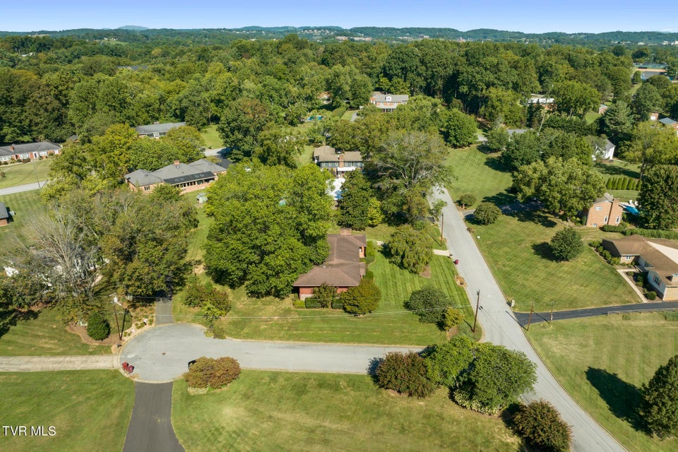 Photo #11: 909 Millercrest Drive