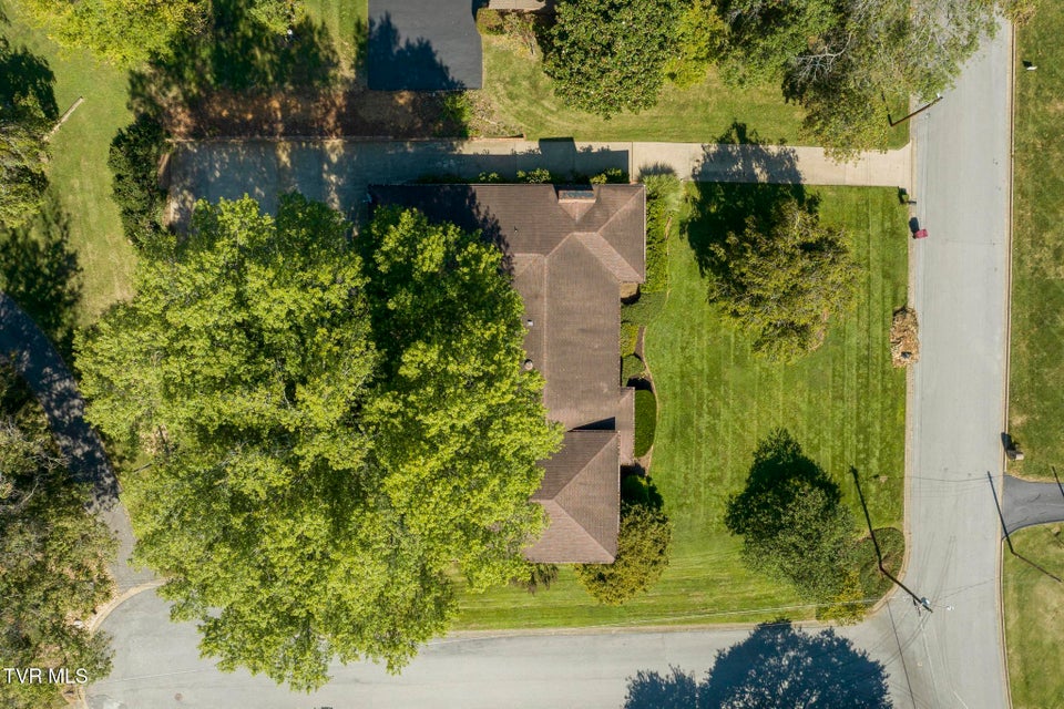 Photo #13: 909 Millercrest Drive
