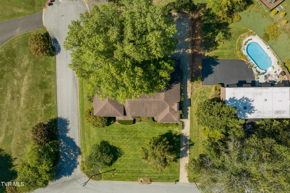 Photo #14: 909 Millercrest Drive