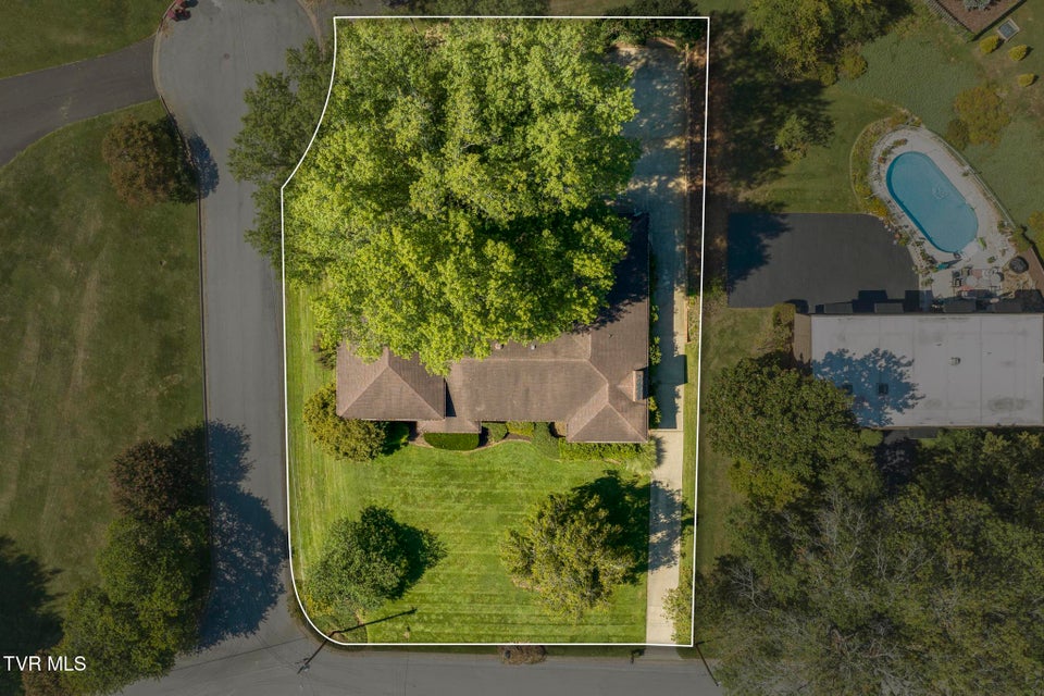 Photo #15: 909 Millercrest Drive