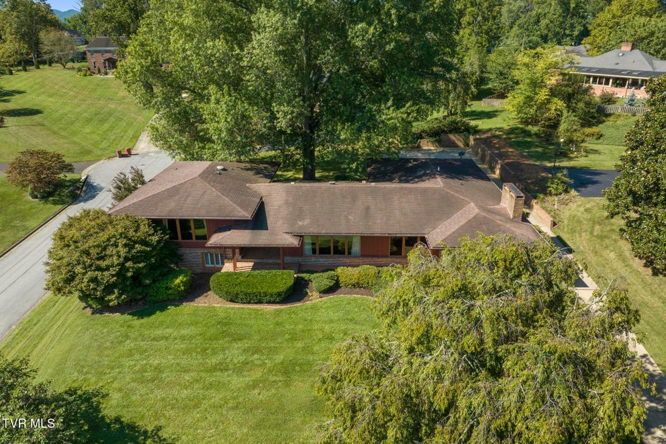 Photo #16: 909 Millercrest Drive