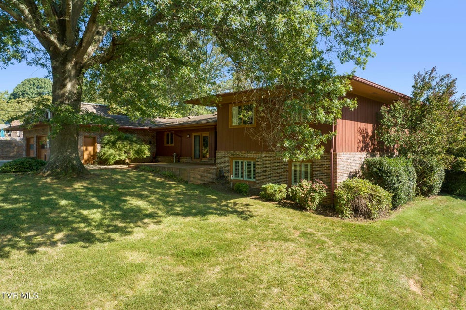Photo #18: 909 Millercrest Drive