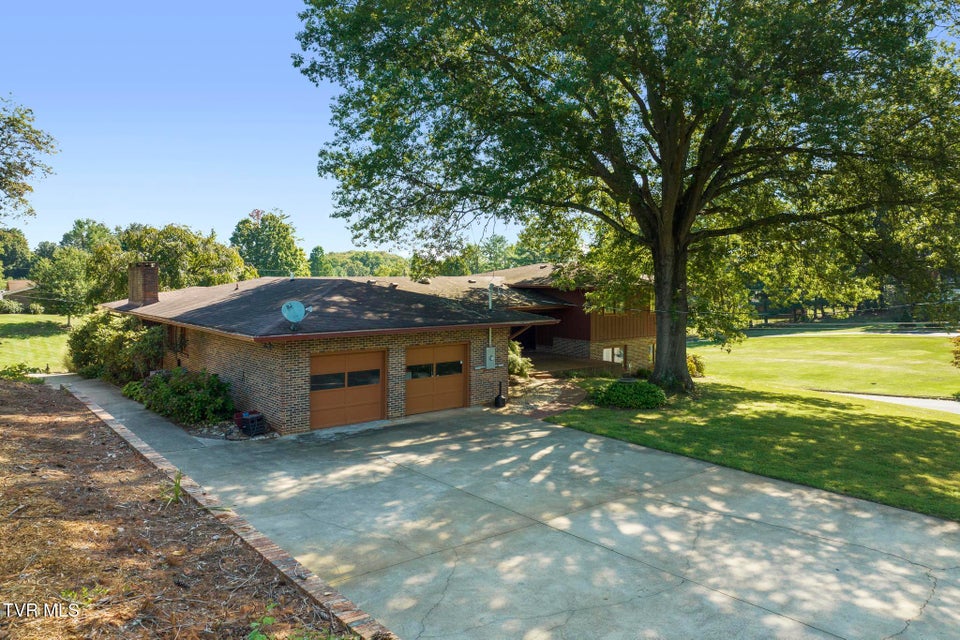 Photo #20: 909 Millercrest Drive