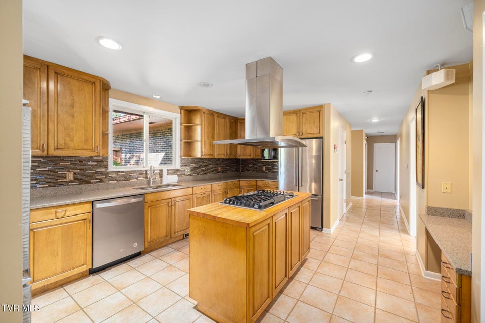 Photo #27: 909 Millercrest Drive