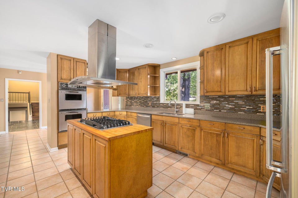 Photo #28: 909 Millercrest Drive