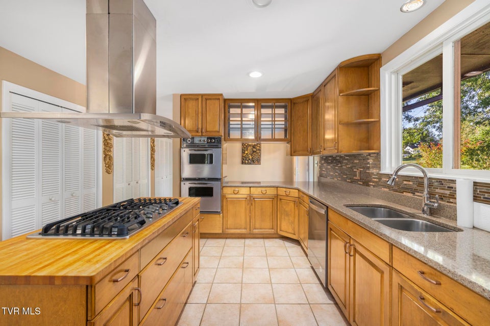Photo #29: 909 Millercrest Drive