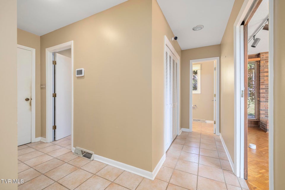 Photo #32: 909 Millercrest Drive