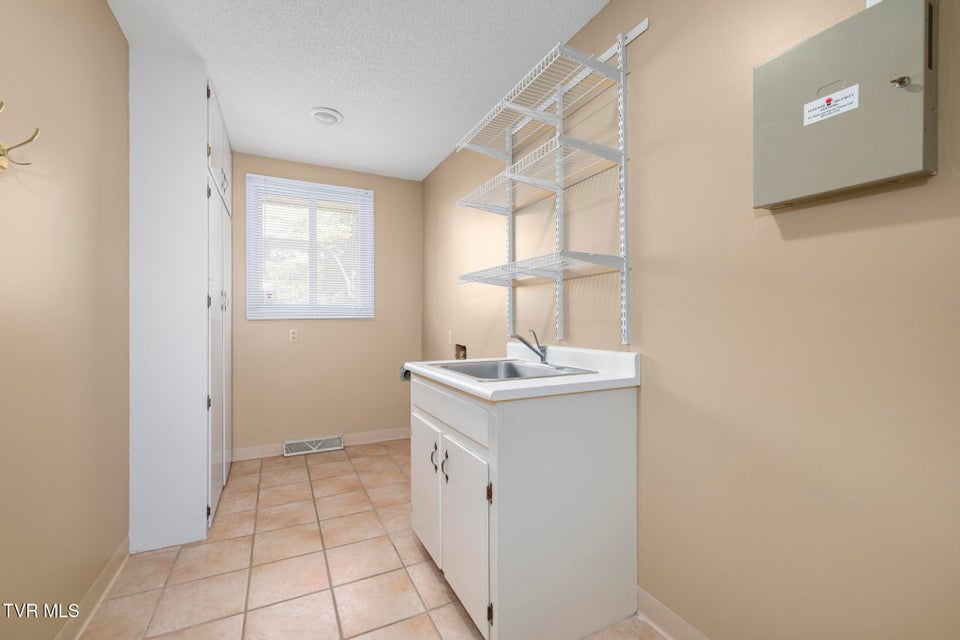 Photo #34: 909 Millercrest Drive