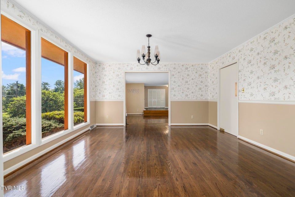 Photo #38: 909 Millercrest Drive