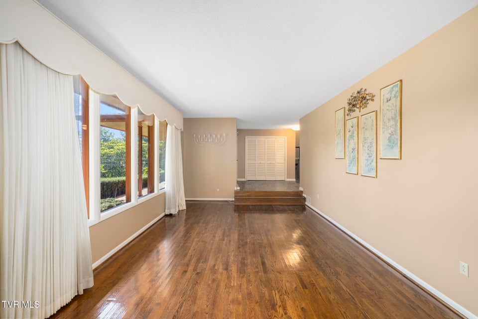 Photo #41: 909 Millercrest Drive