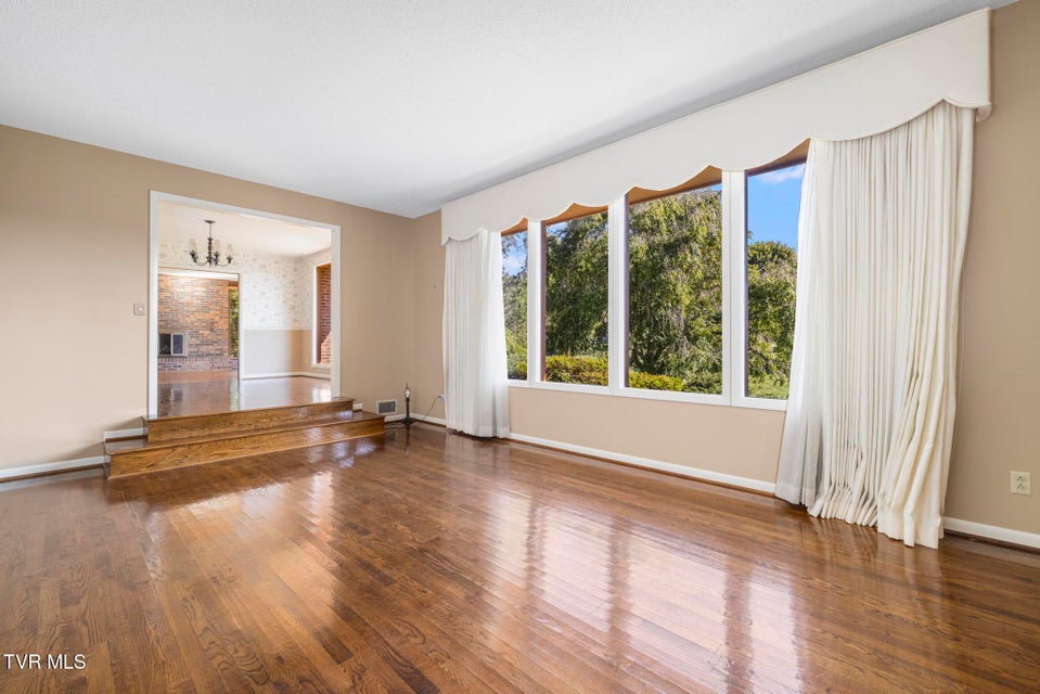 Photo #42: 909 Millercrest Drive