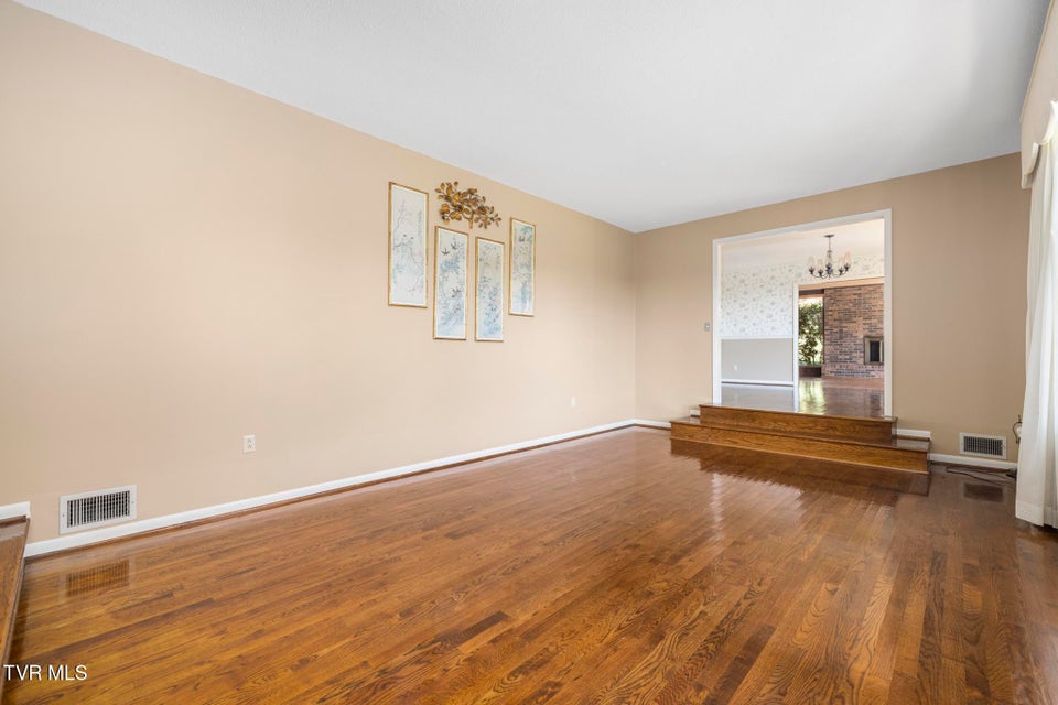 Photo #43: 909 Millercrest Drive