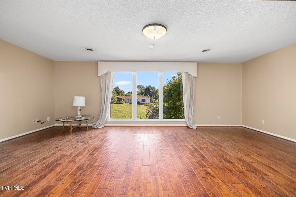Photo #47: 909 Millercrest Drive