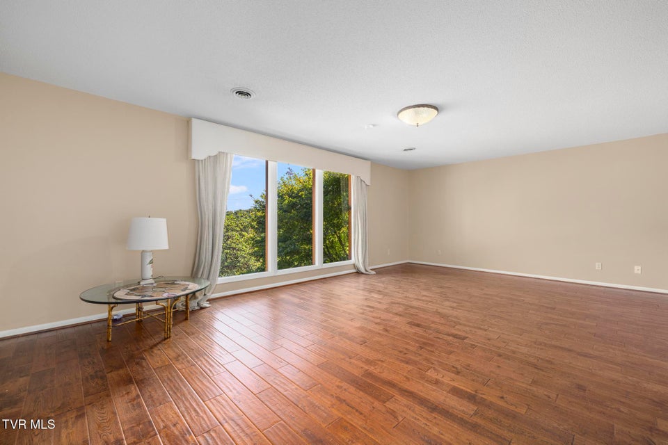 Photo #48: 909 Millercrest Drive