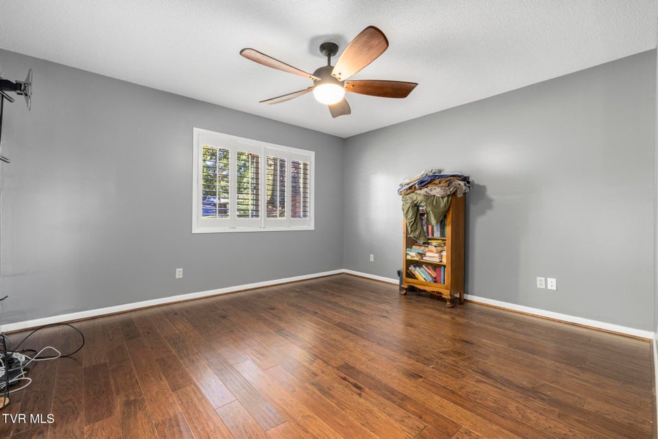 Photo #56: 909 Millercrest Drive