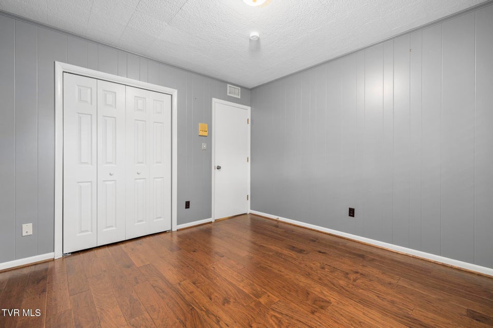 Photo #63: 909 Millercrest Drive