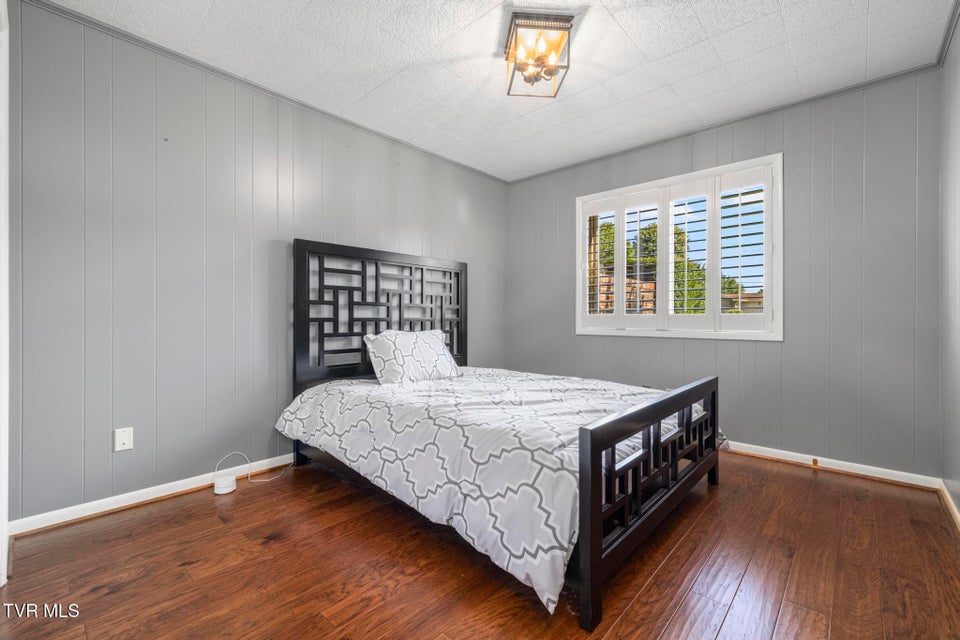 Photo #64: 909 Millercrest Drive