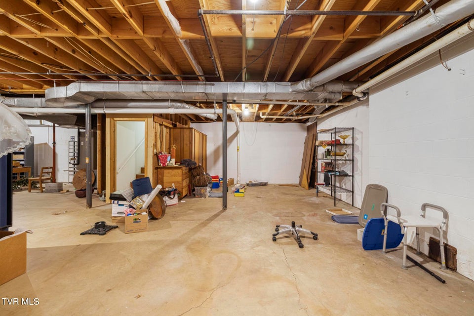 Photo #71: 909 Millercrest Drive