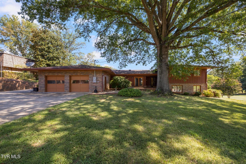Photo #73: 909 Millercrest Drive