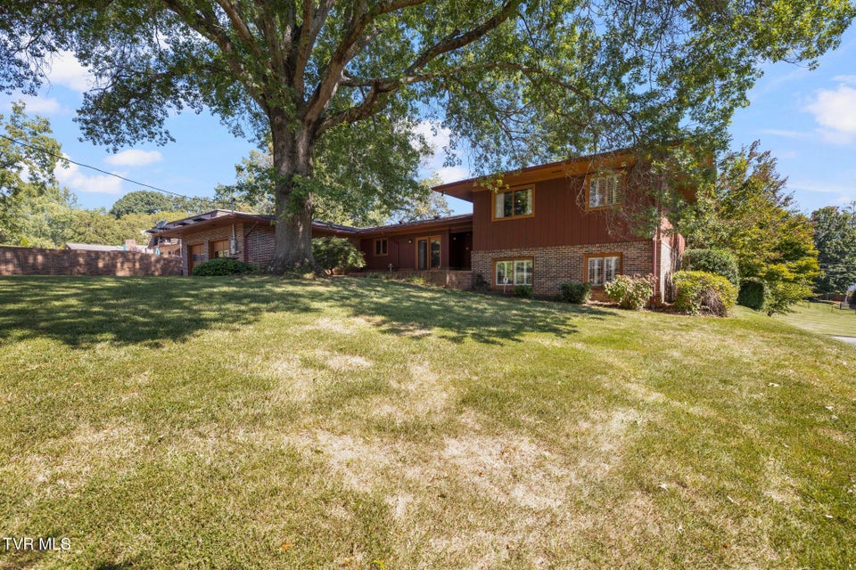 Photo #74: 909 Millercrest Drive