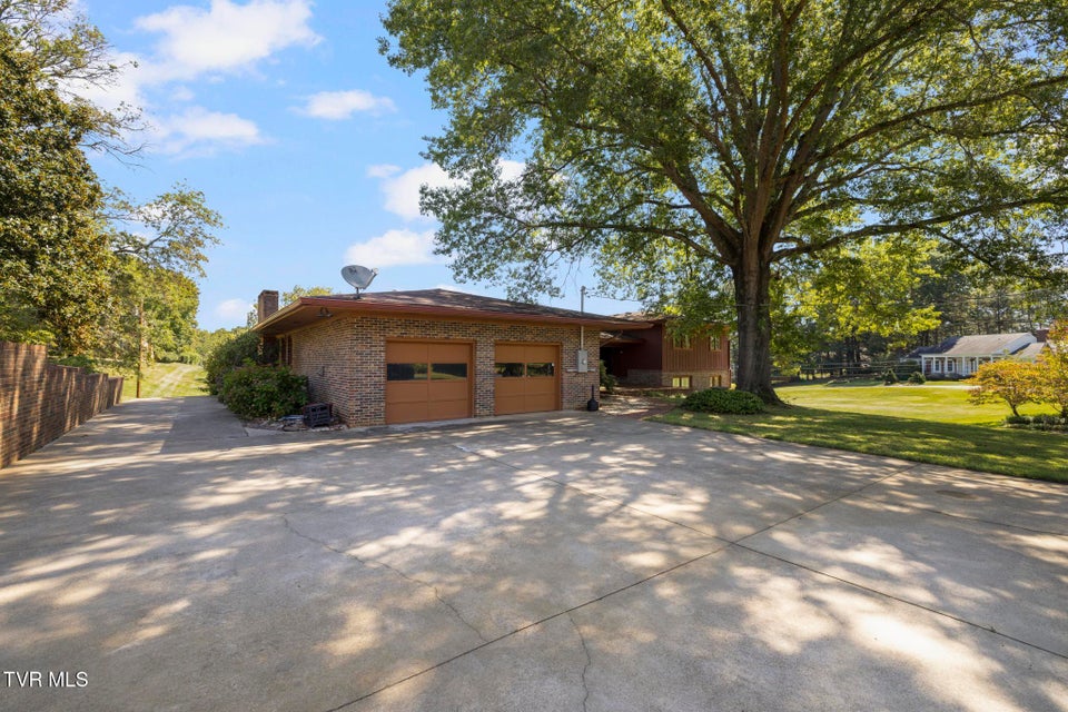 Photo #77: 909 Millercrest Drive