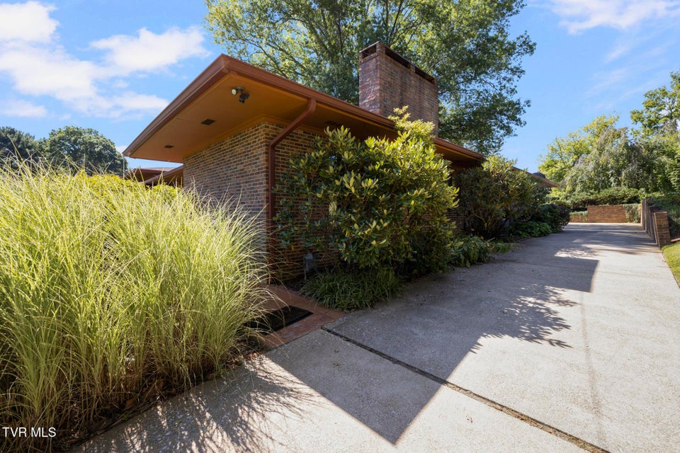 Photo #78: 909 Millercrest Drive