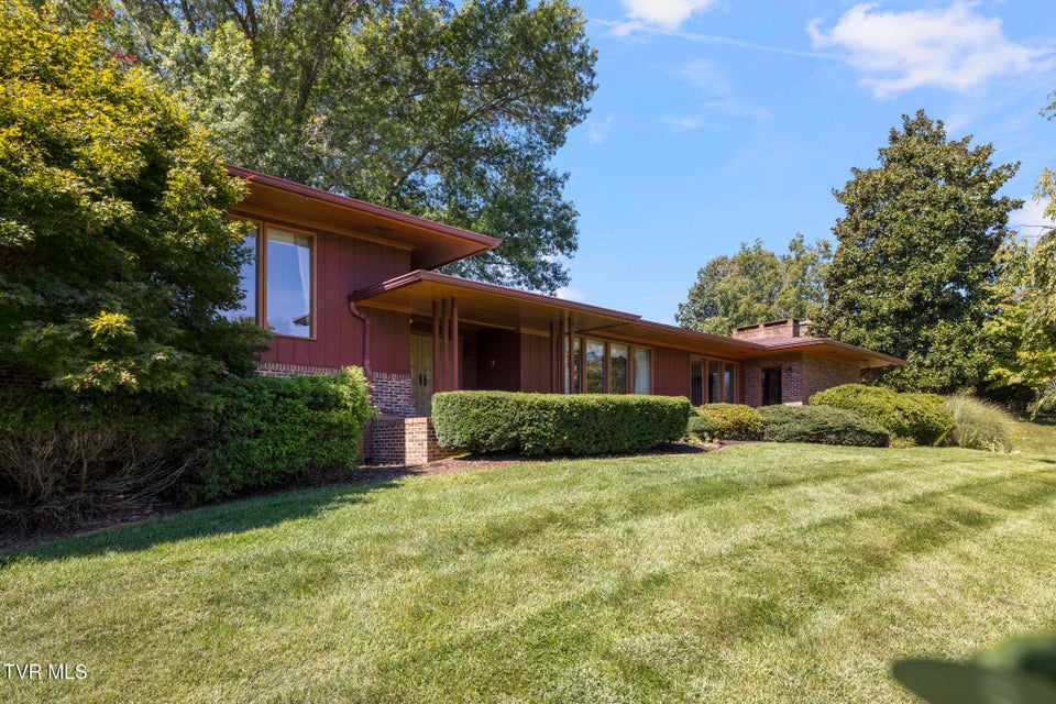 Photo #81: 909 Millercrest Drive