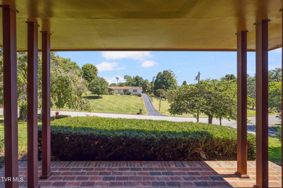 Photo #83: 909 Millercrest Drive
