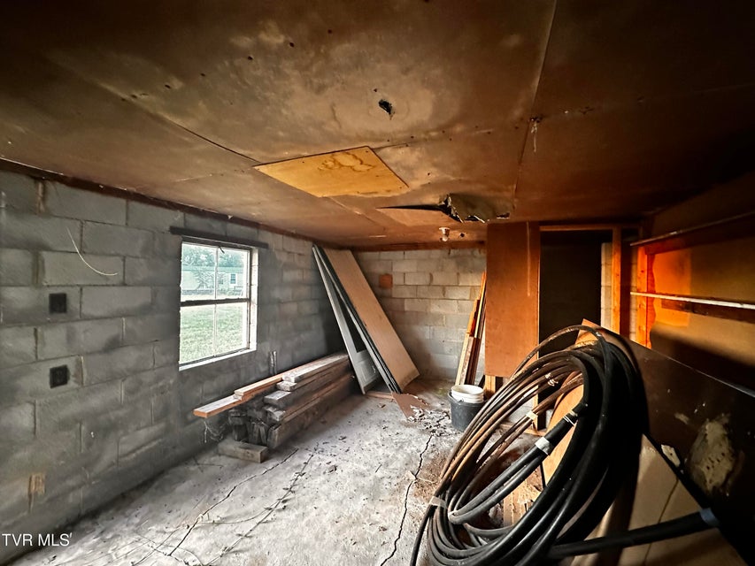 Photo #37: 2725 Greystone Road