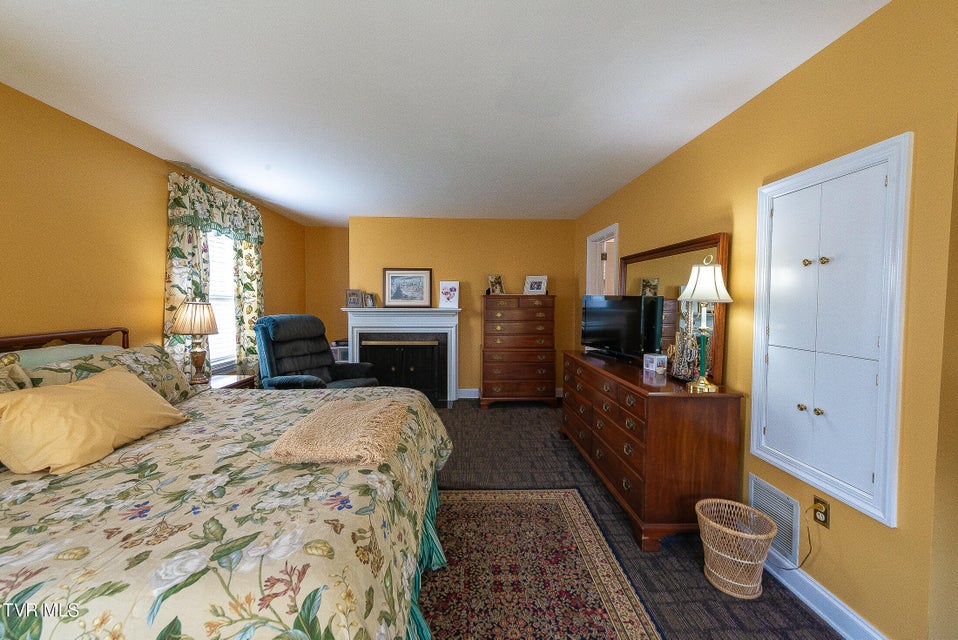 Photo #31: 1421 Linville Street