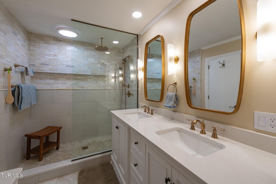 Photo #32: 1421 Linville Street