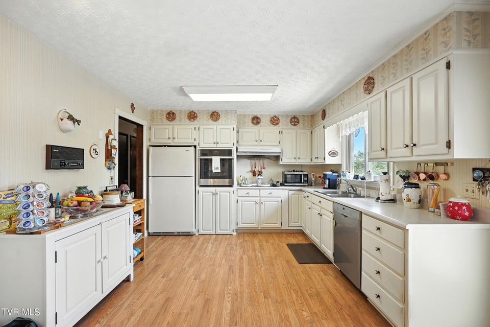 Photo #9: 4820 Lake Park Court